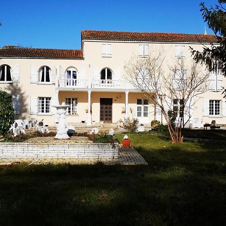 Le Clos Des Cedres B&B La Rochefoucauld Ngoại thất bức ảnh